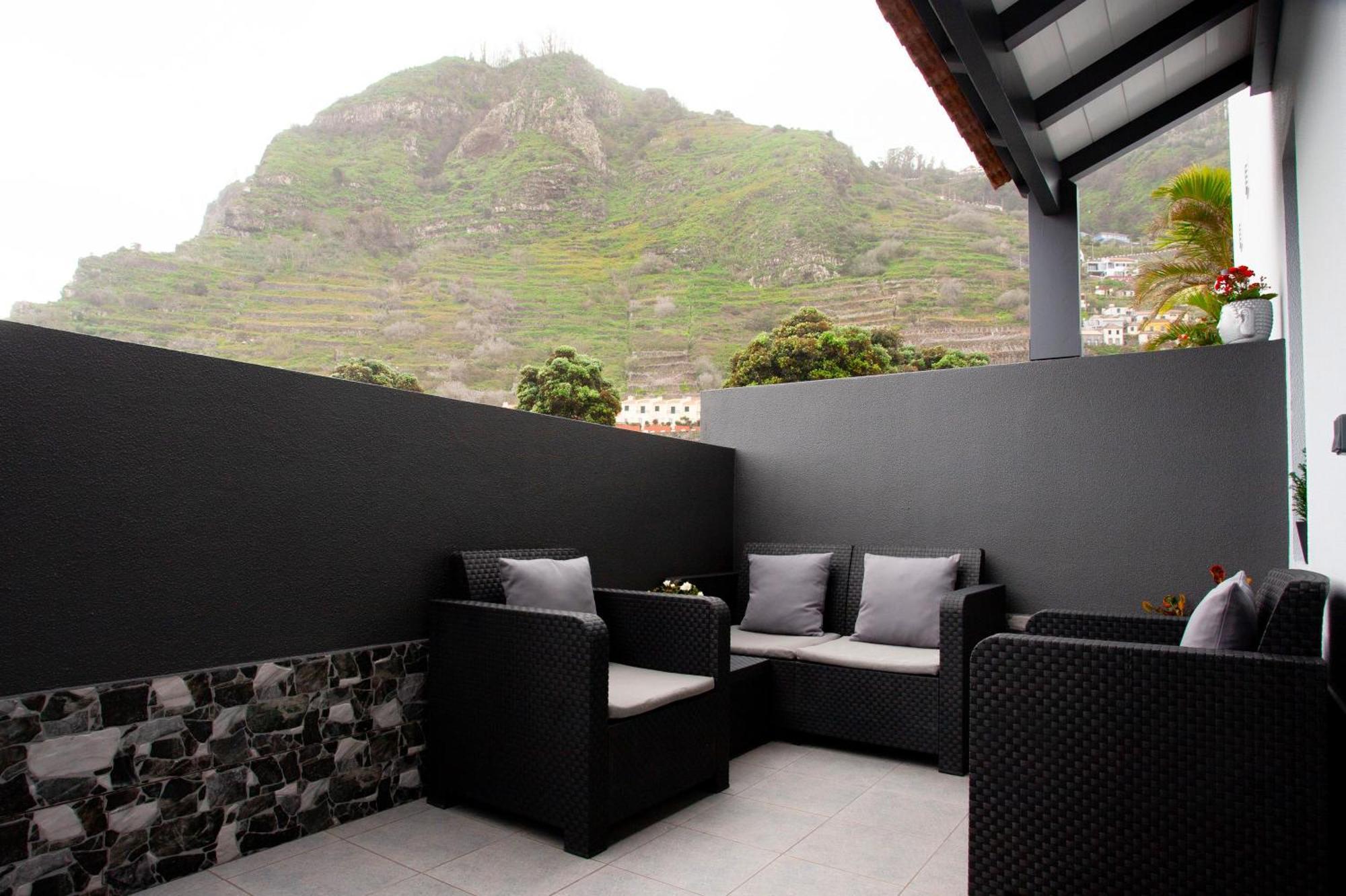 Village Center Two Bedroom Apartment Porto Moniz